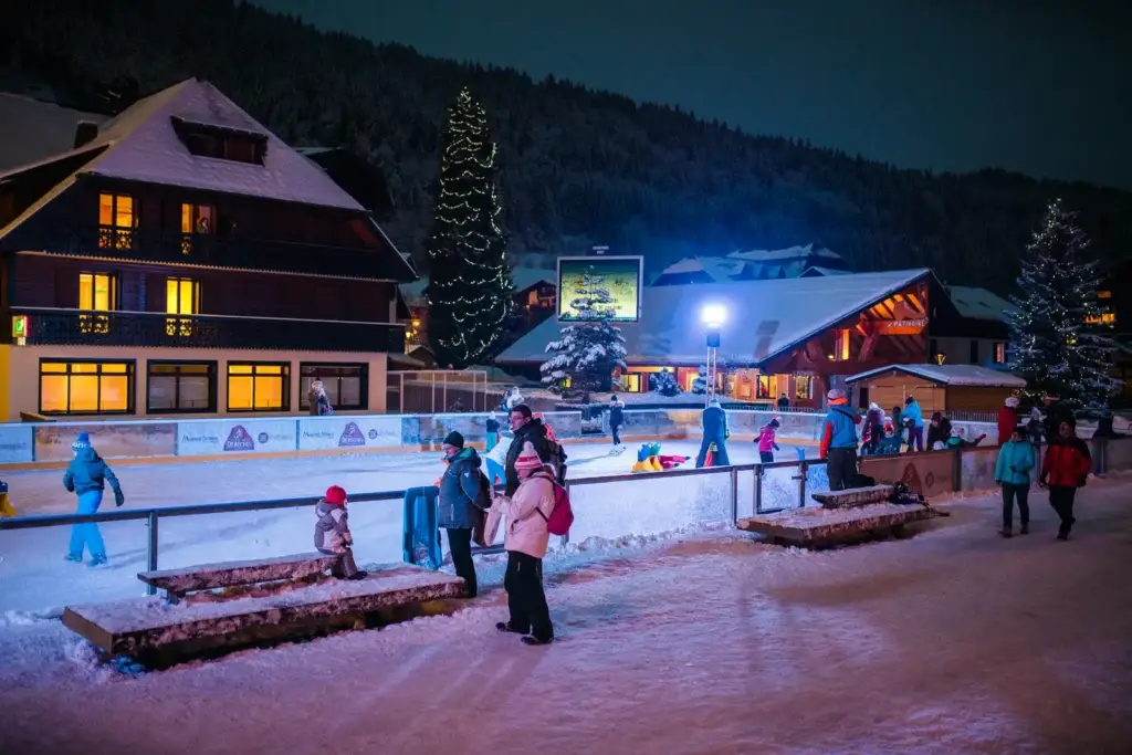 Ambiance de Noël en montagne entre Avoriaz et Morzine